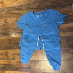 Blue medium figs scrub set